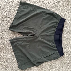 lululemon athletica Men's Athletic Shorts - Olive and Black XXL 11 inch